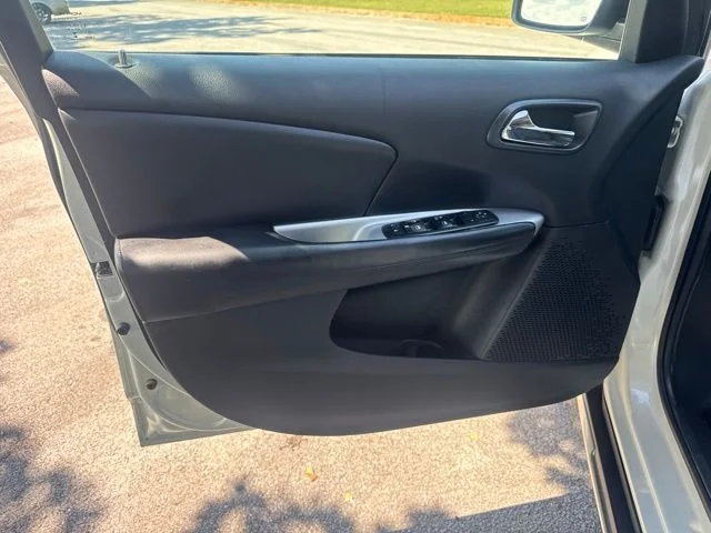Used 2016 White Dodge Crossroad image 15