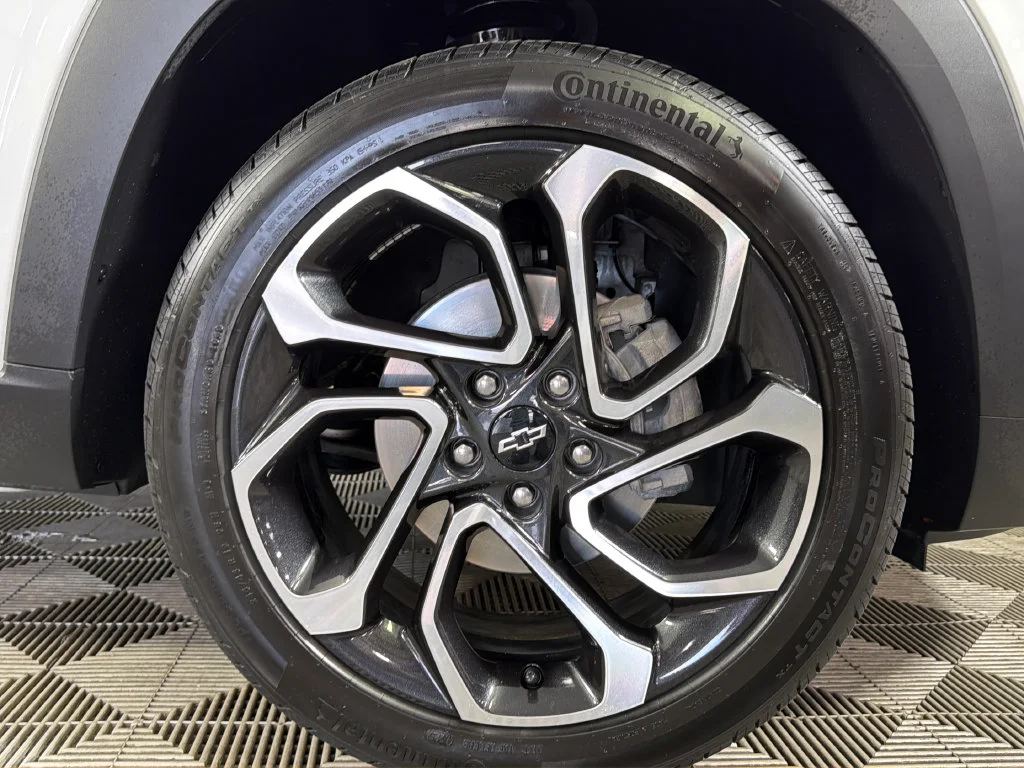 Used 2026 Summit White Chevrolet 2RS image 38