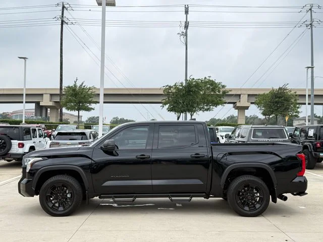 2024 Toyota Tundra SR5 - Photo 8