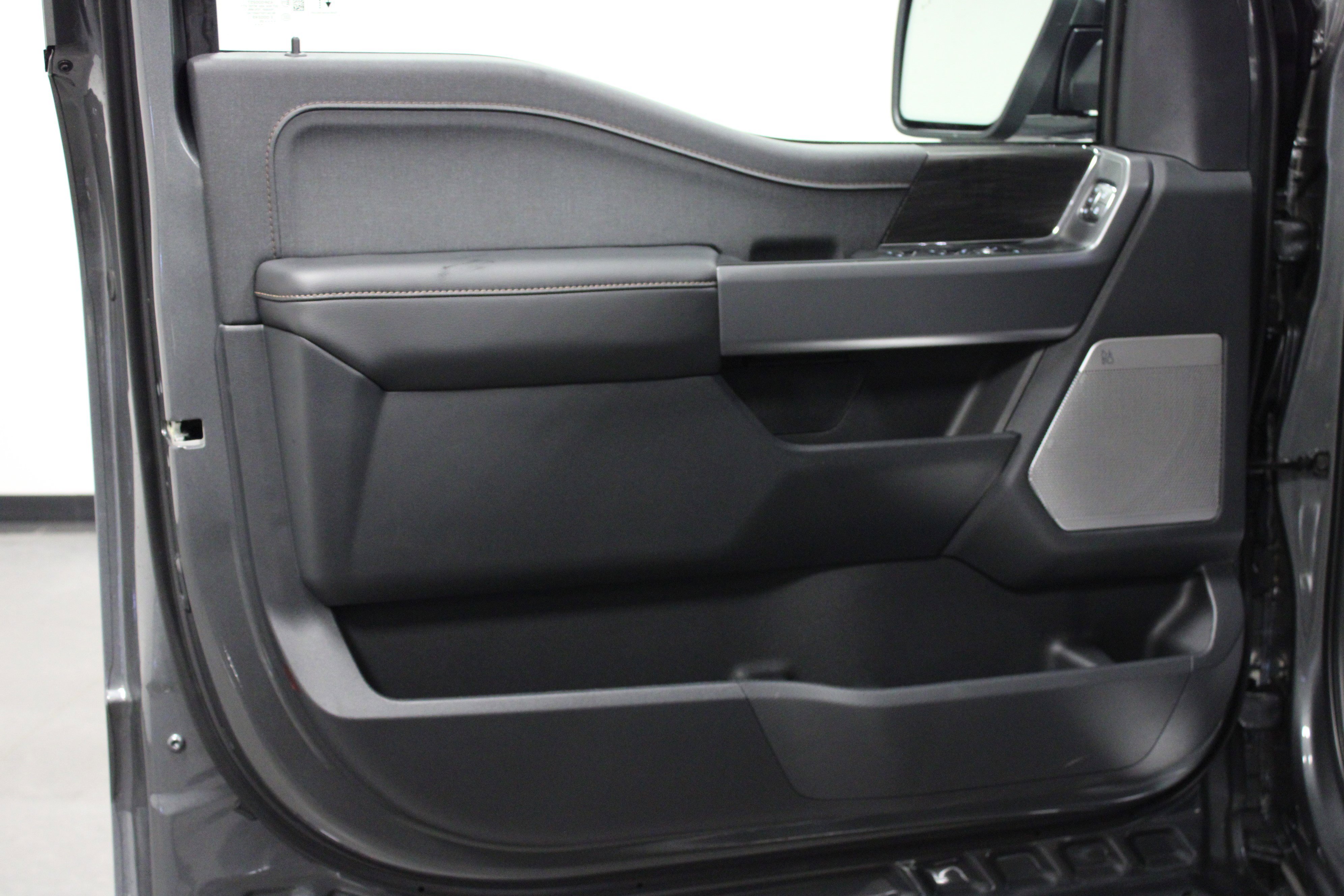New 2026 Carbonized Gray Metallic Ford LARIAT image 11