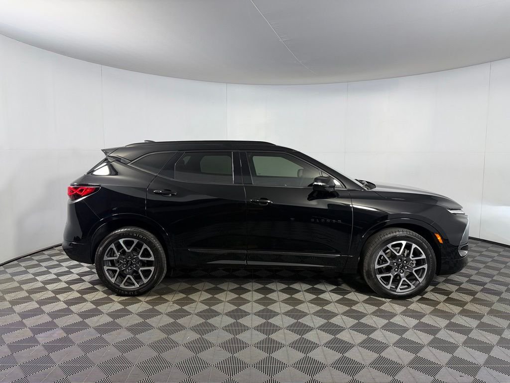 Used 2025 Black Chevrolet RS image 6