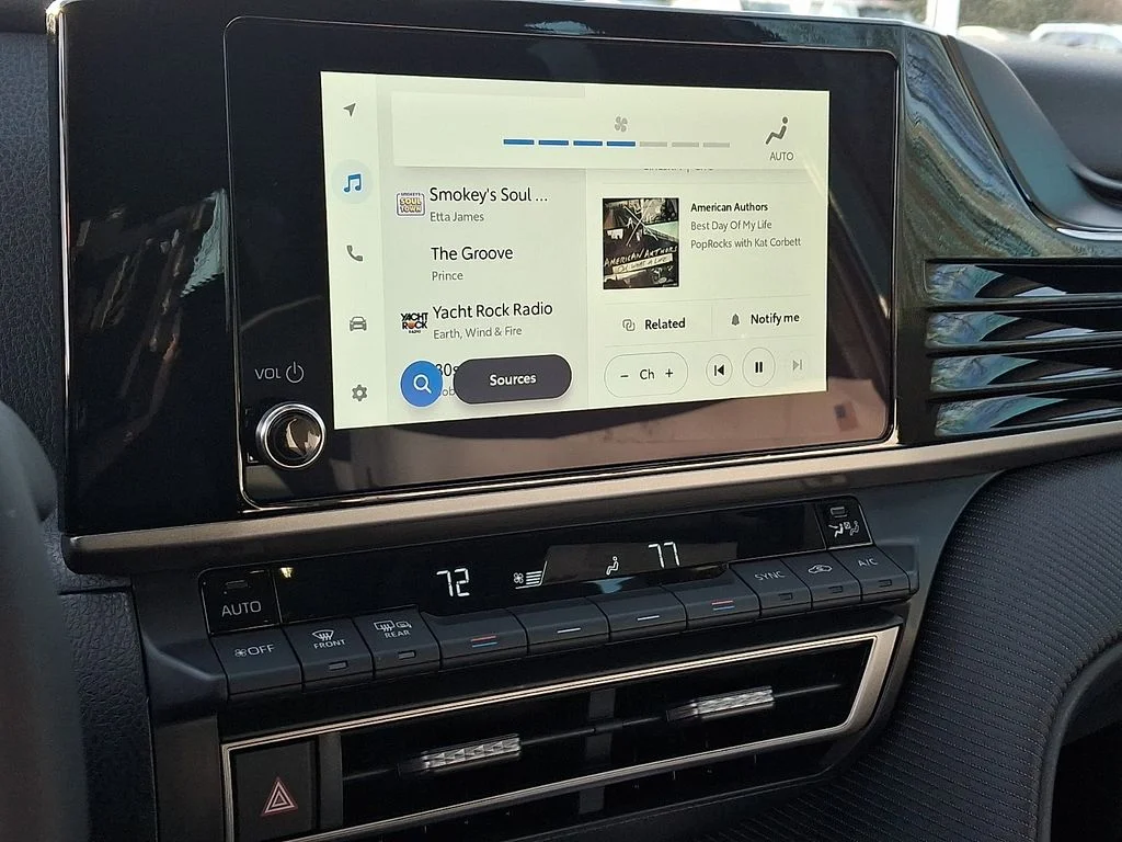 2026 Toyota Camry SE - Photo 17