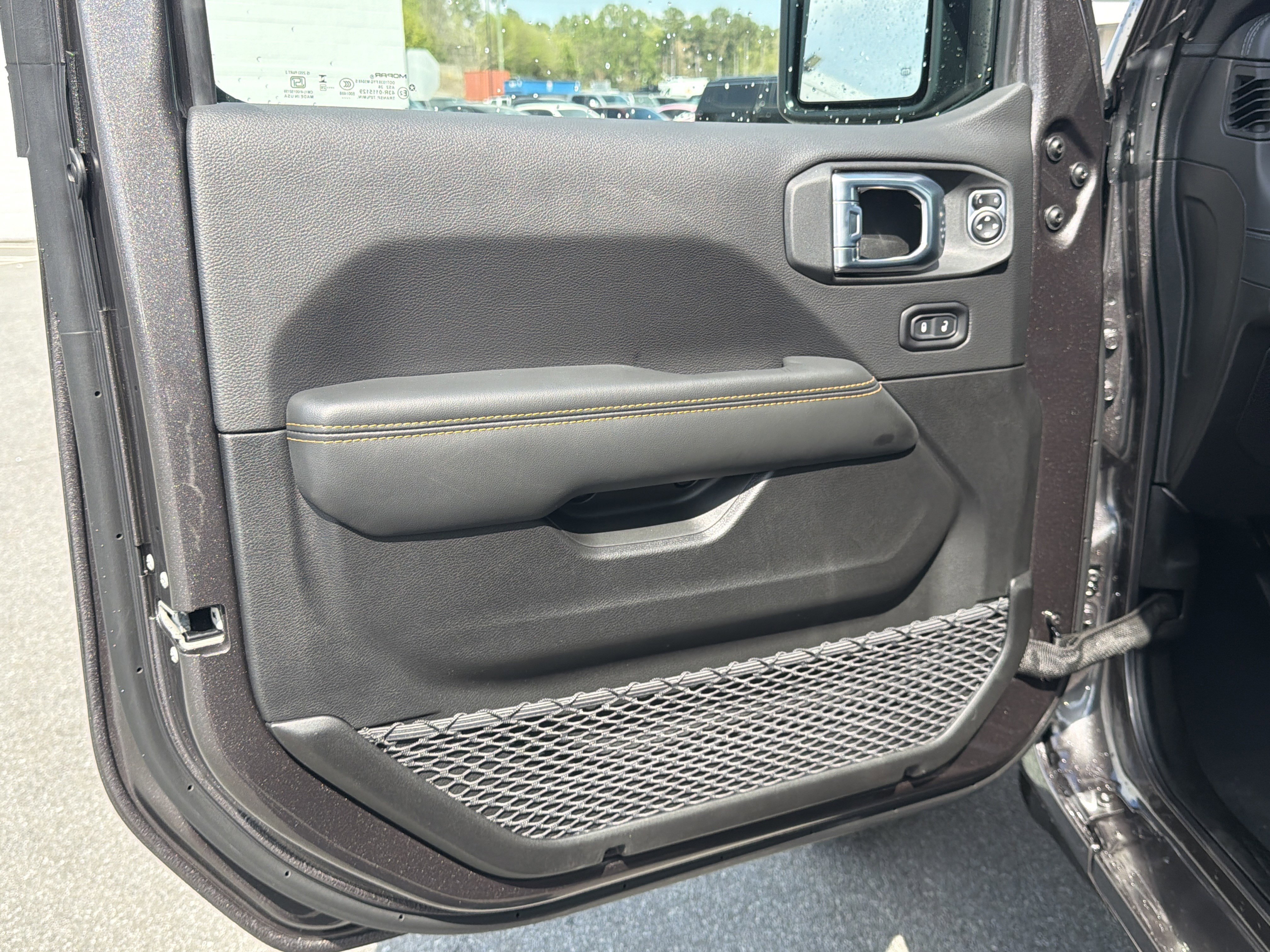 New 2026 Granite Crystal Metallic Clearcoat Jeep Sahara image 12