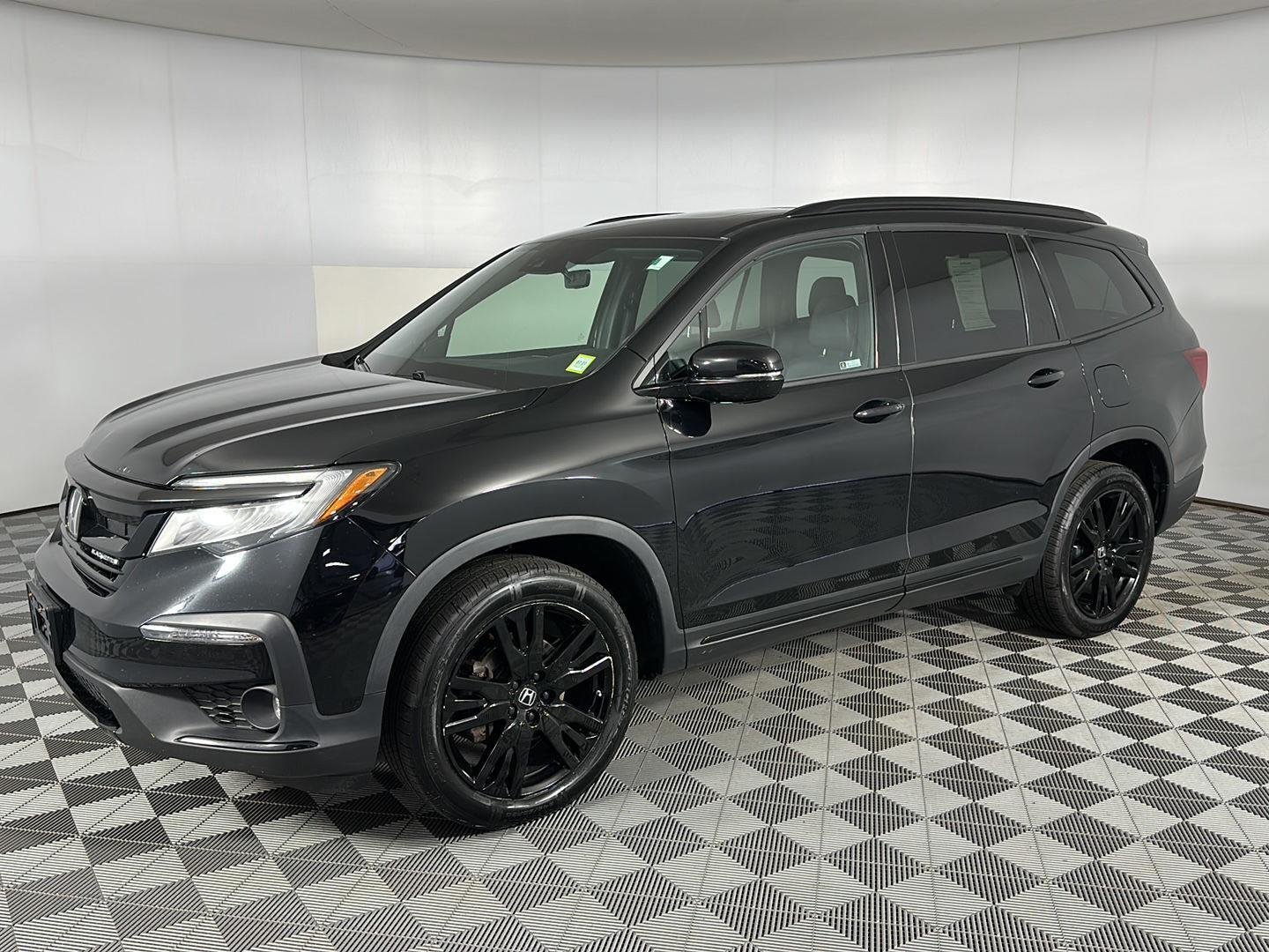 Used 2022 Crystal Black Pearl Honda Black Edition image 4