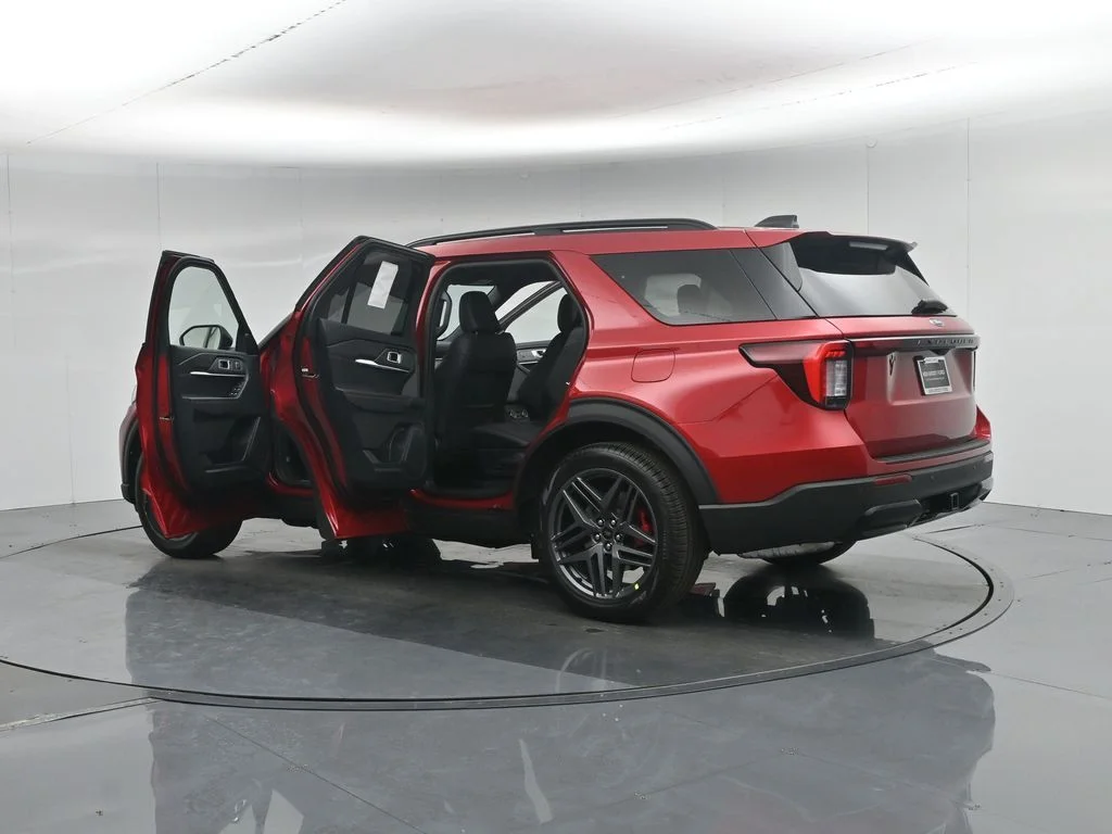 New 2026 Rapid Red Metallic Tinted Clearcoat Ford ST-Line image 34