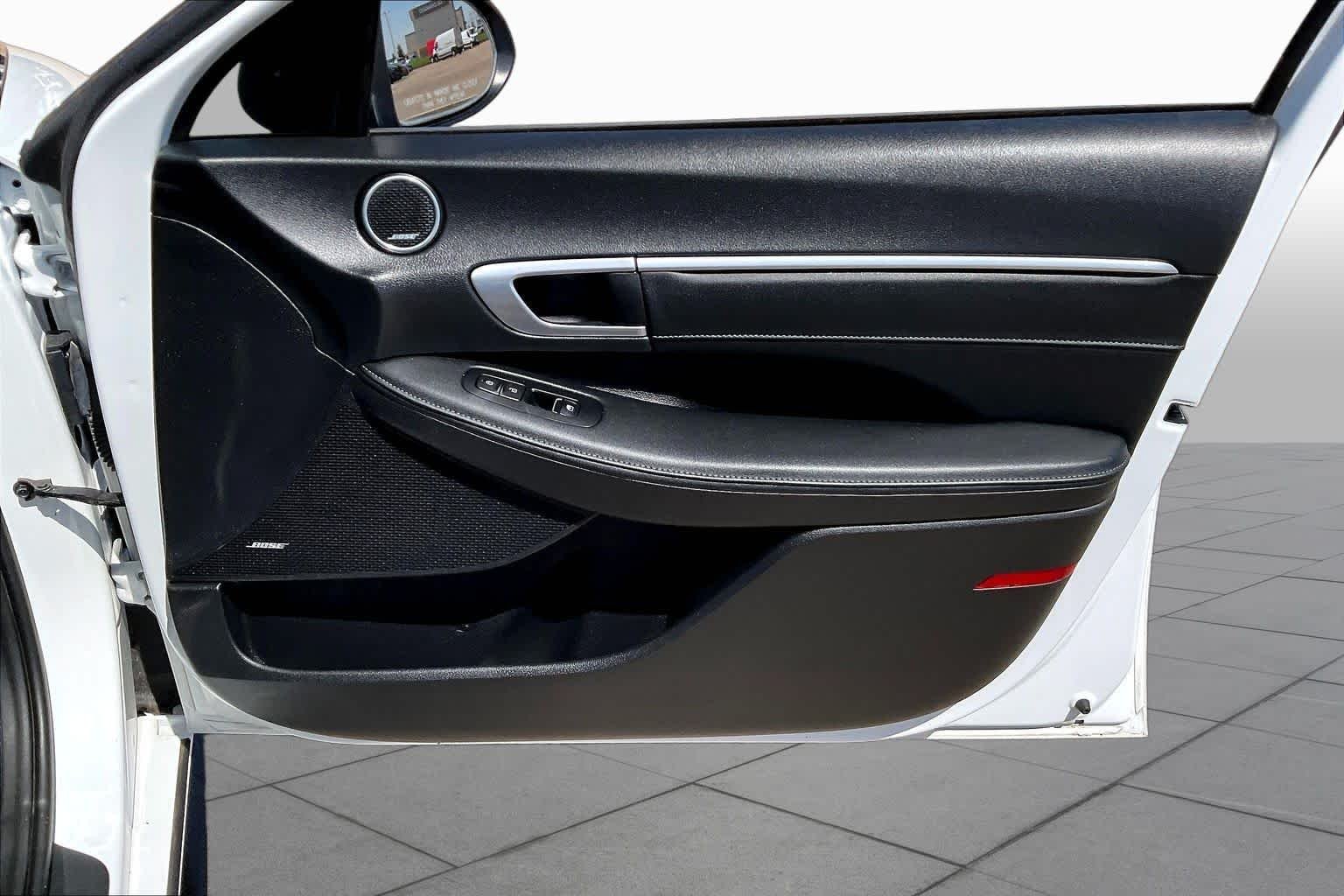 Used 2021 Quartz White Hyundai Limited image 23