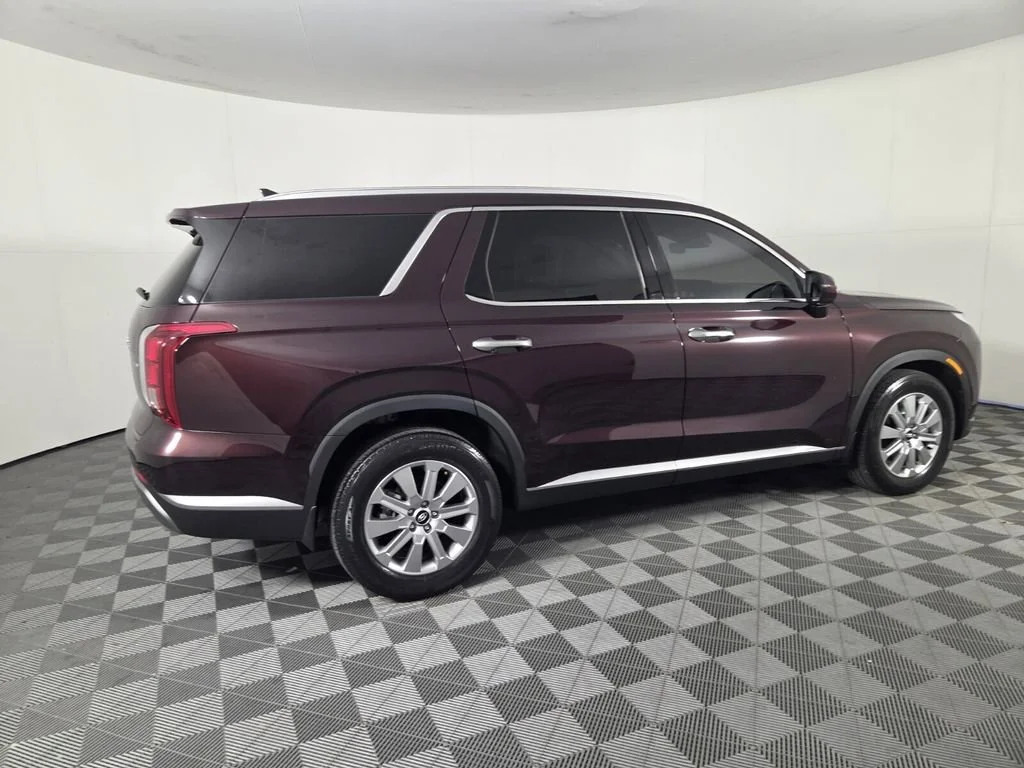 Used 2023 Sierra Burgundy Hyundai SEL image 5