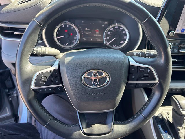 Used 2023 Moon Dust Toyota XLE image 20