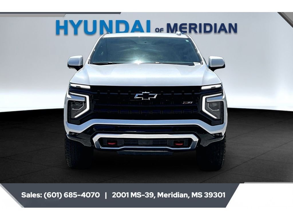 Used 2025 Iridescent Pearl Tricoat Chevrolet Z71 image 3