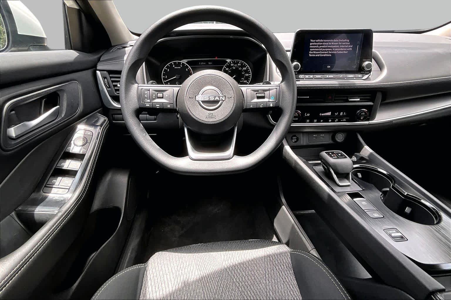 Used 2024 Everest White Pearl Nissan SV image 6