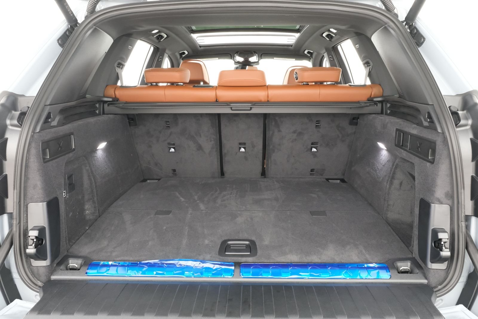 New 2026 Brooklyn Grey Metallic BMW xDrive50e image 38