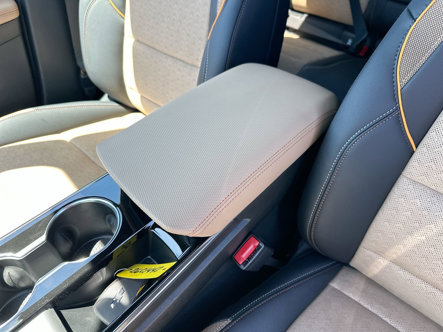 New 2026 Mosaic Black Metallic Chevrolet AWD ACTIV image 22