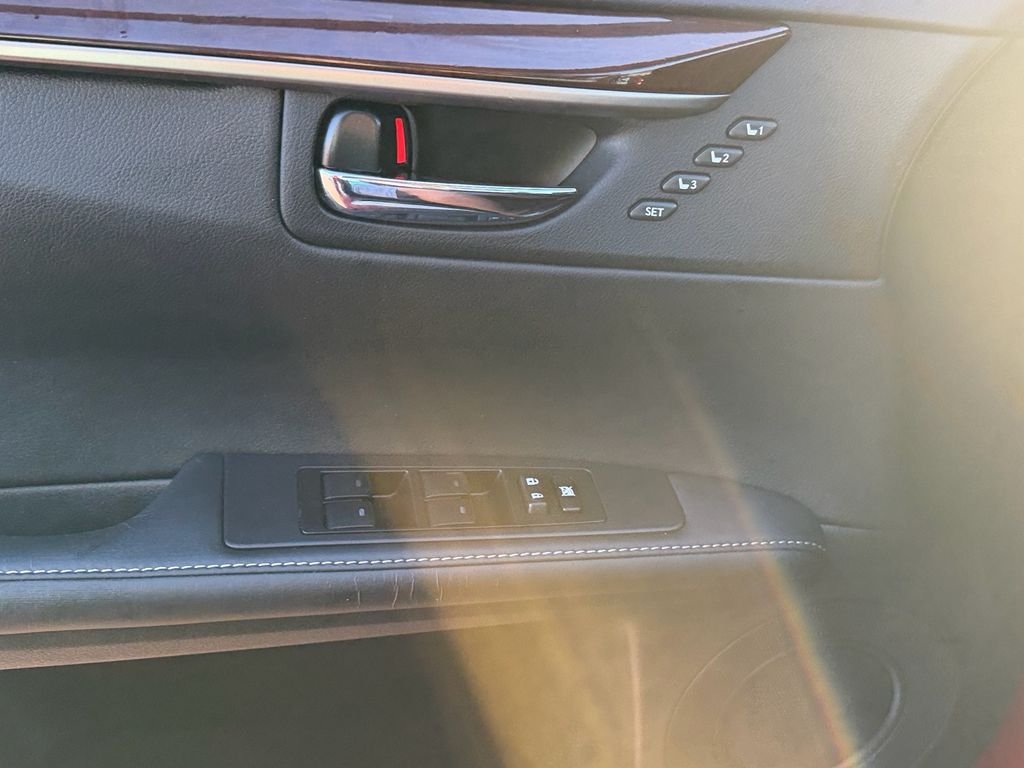 Used 2014 Red Lexus 350 image 24