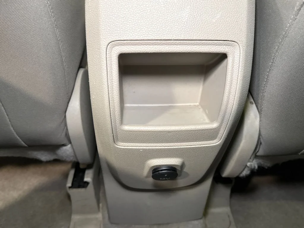 Used 2016 Blue Ford SE image 9
