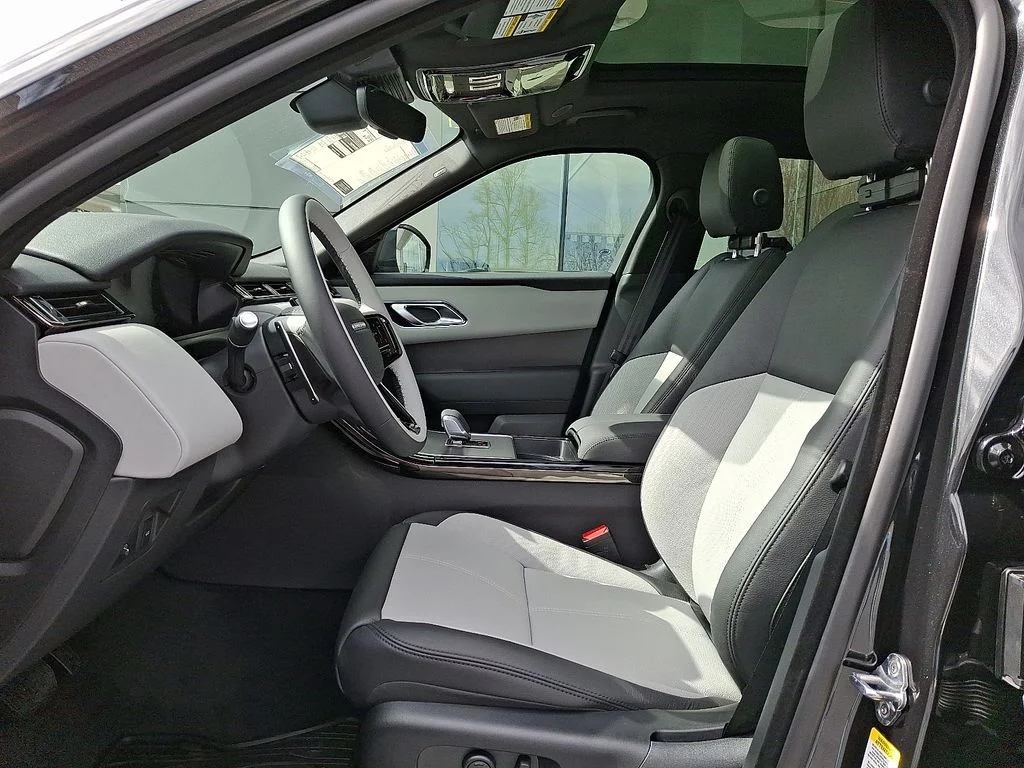 New 2026 Santorini Black Land Rover S image 9