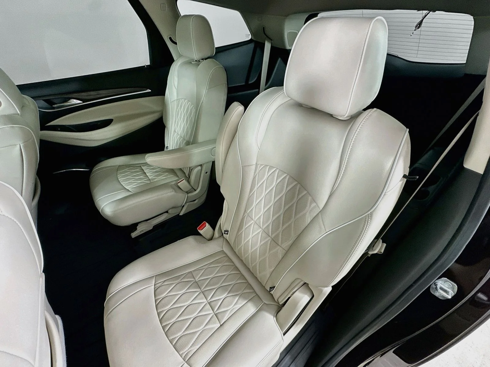Used 2022 Red Buick  image 35