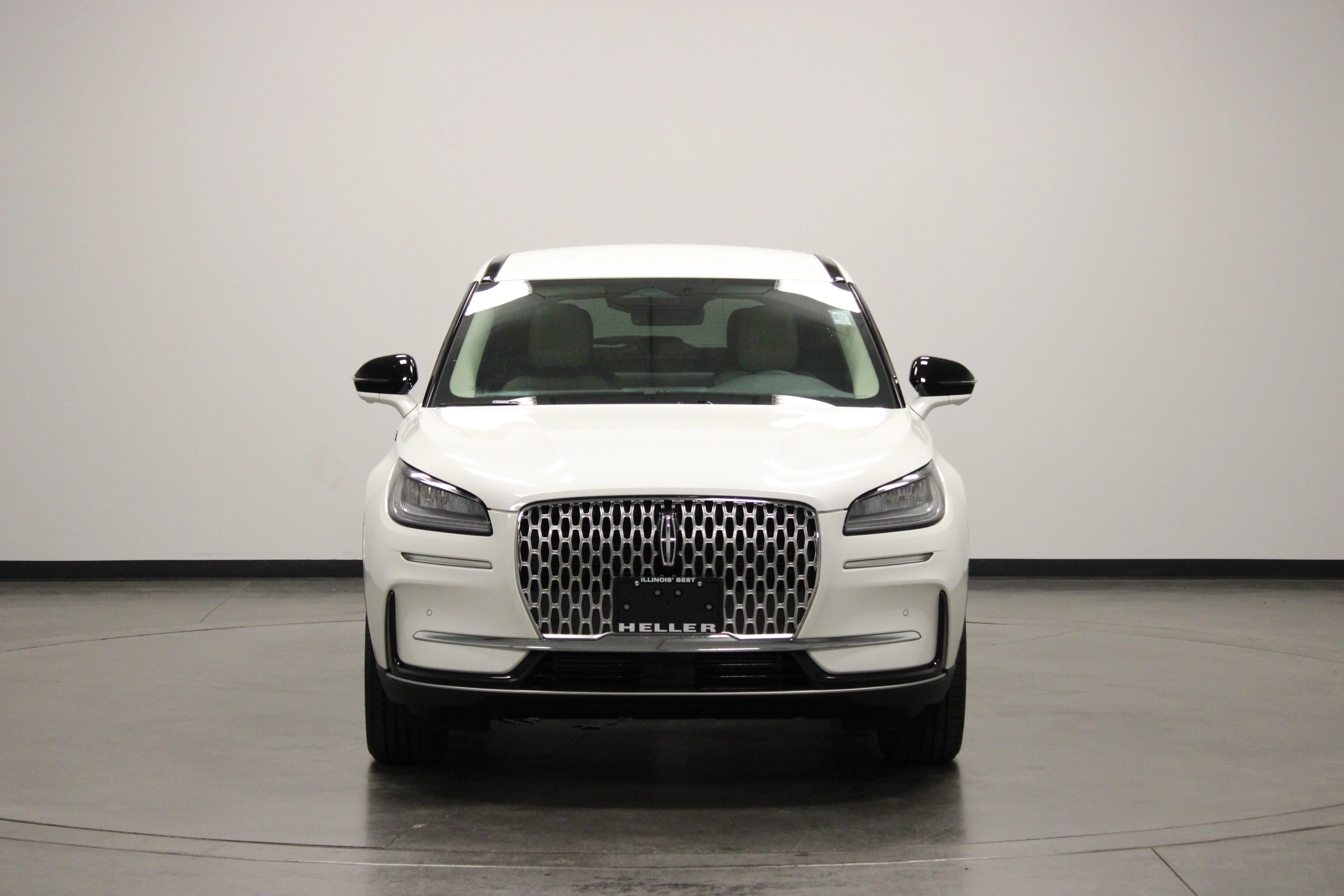 Used 2025 White Metallic Lincoln Premiere image 3