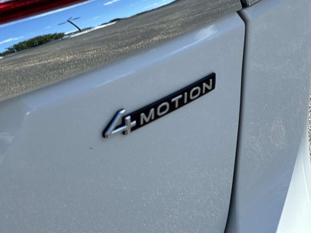 Used 2023 White Volkswagen 3.6L V6 SE w/Technology image 11