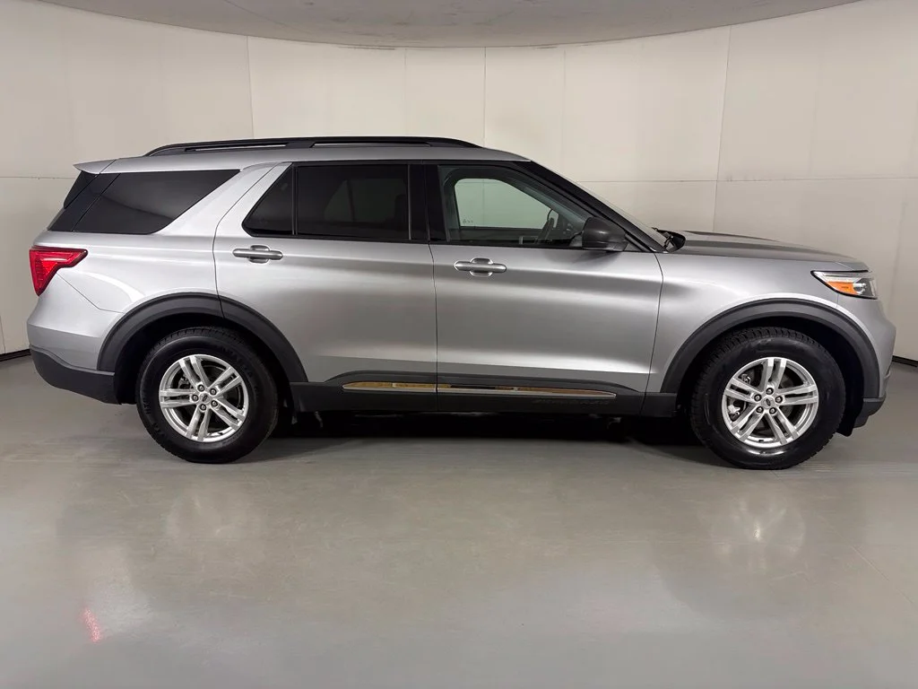 Used 2023 Silver Ford XLT image 9