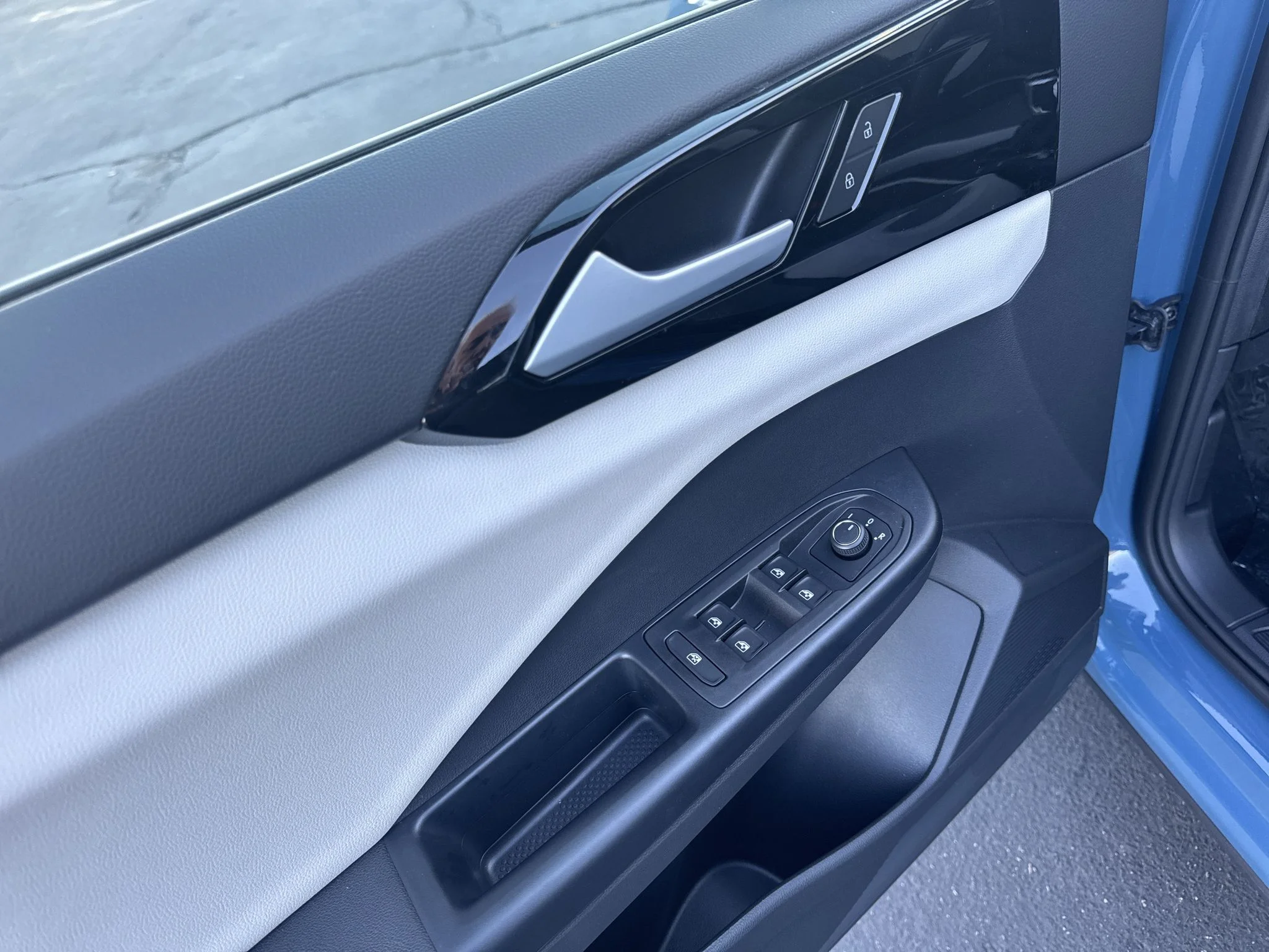 New 2027 Monterey Blue Pearl Volkswagen S image 12