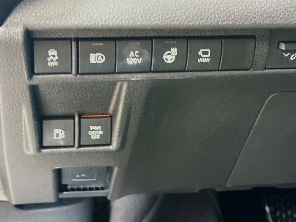Used 2025 Wind Chill Pearl Toyota Platinum image 10