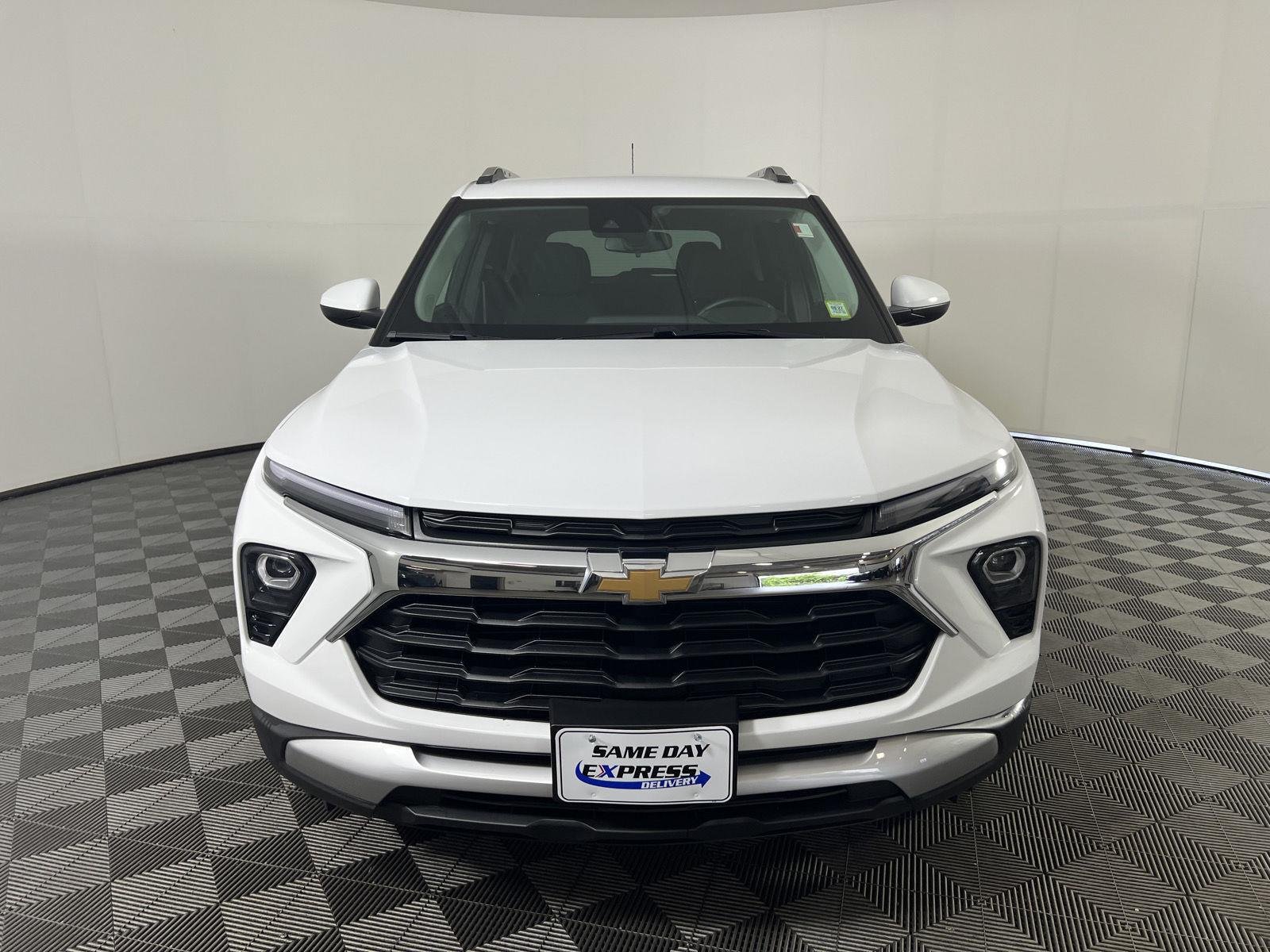 Used 2024 Summit White Chevrolet LT image 27