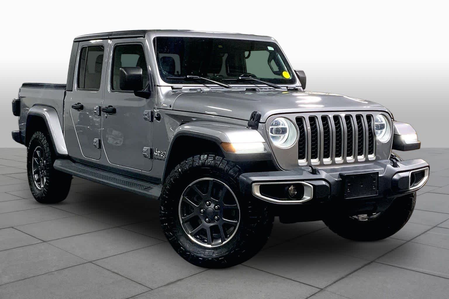 Used 2020 Billet Silver Metallic Clearcoat Jeep Overland image 3