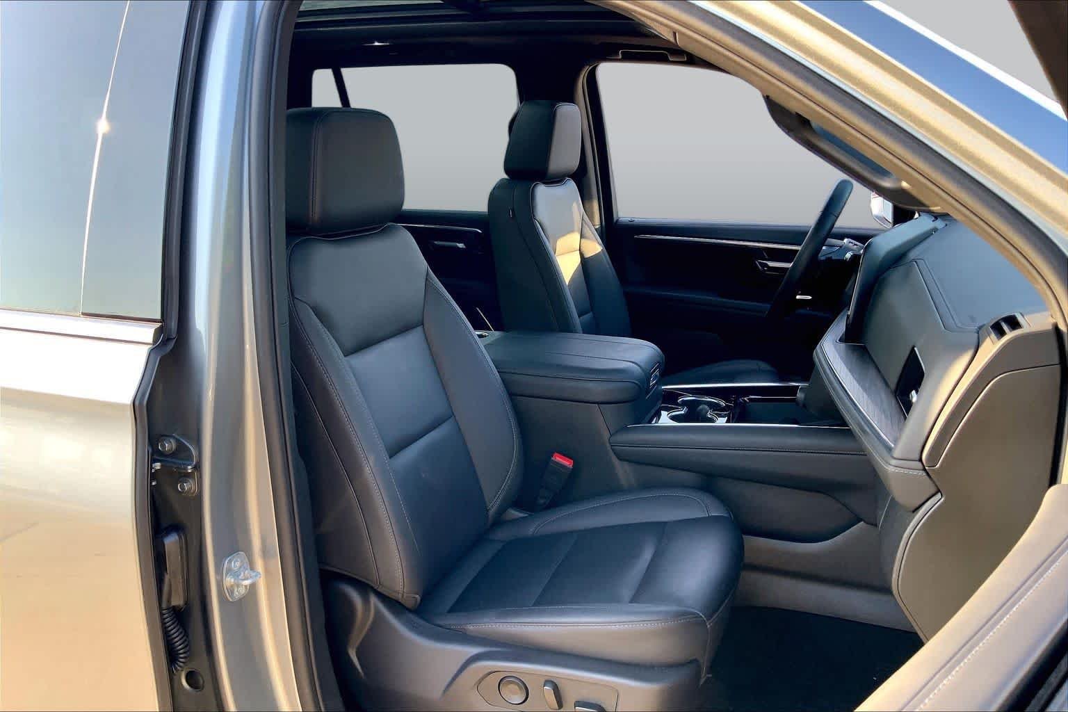 Used 2025 Sterling Gray Metallic Chevrolet LT image 9