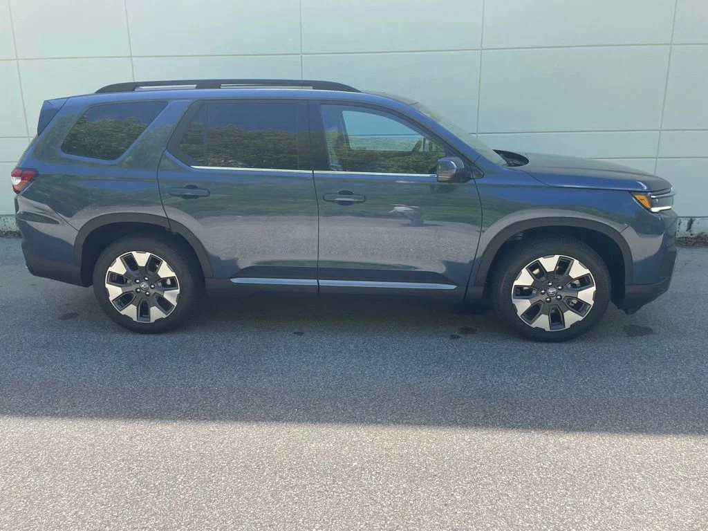 New 2026 Smoke Blue Pearl Honda Touring image 5