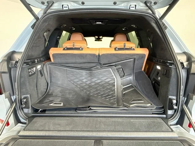 Used 2023 Gray BMW xDrive40i image 28