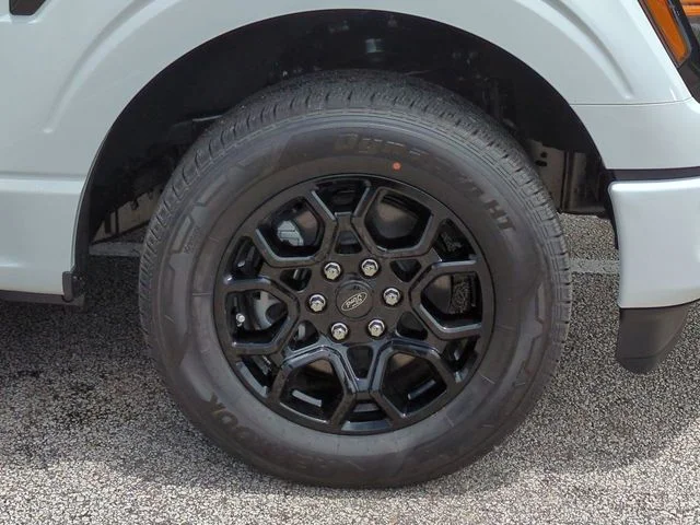 New 2026 Oxford White Ford XLT image 11