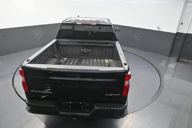Used 2020  Chevrolet Custom image 28