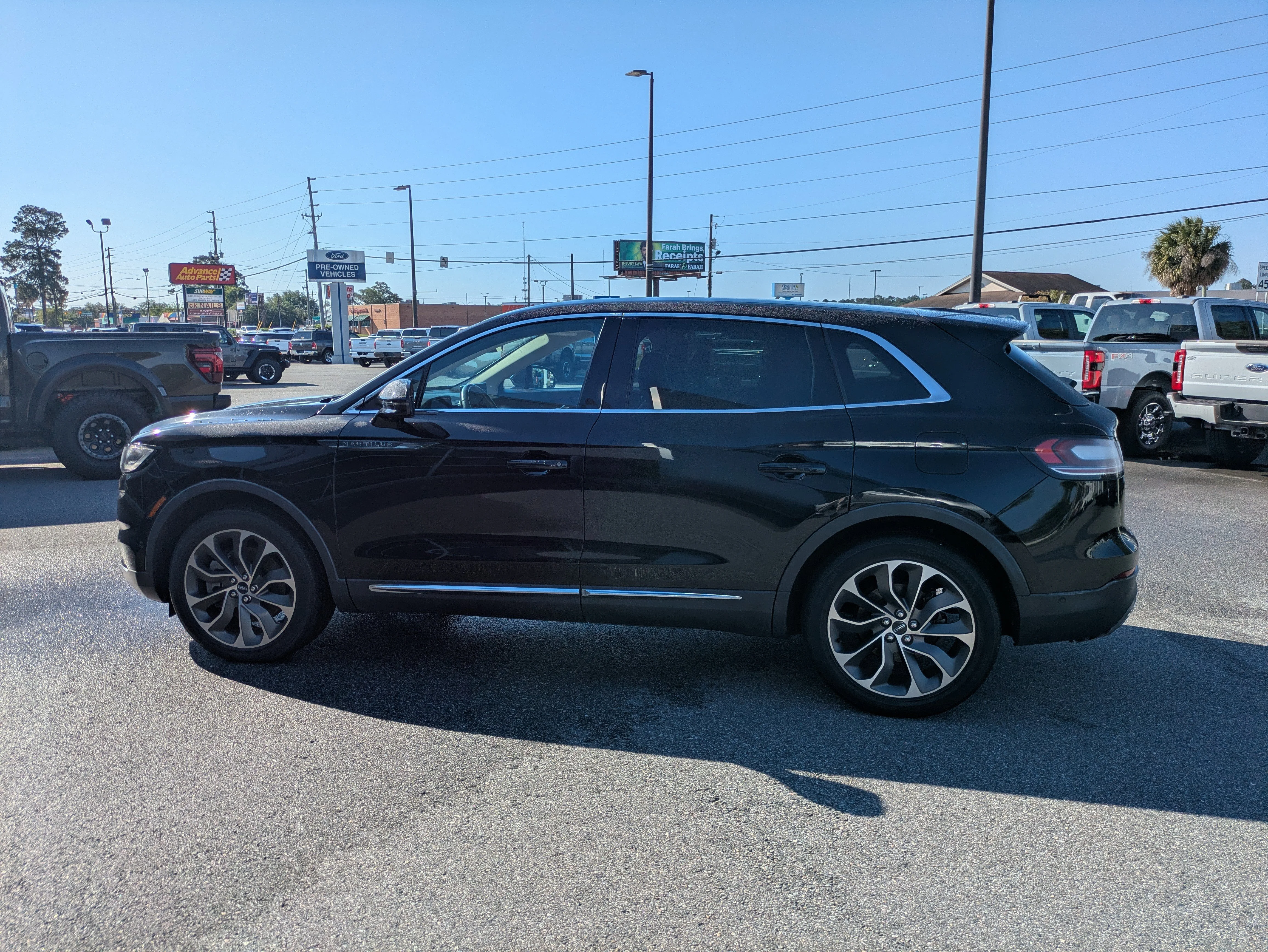 Used 2023 Infinite Black Clearcoat Metallic Lincoln Reserve w/Panoramic Moonroof, Htd & Cld Premium Leather, 13.5 Screen, & 360 Camera image 7