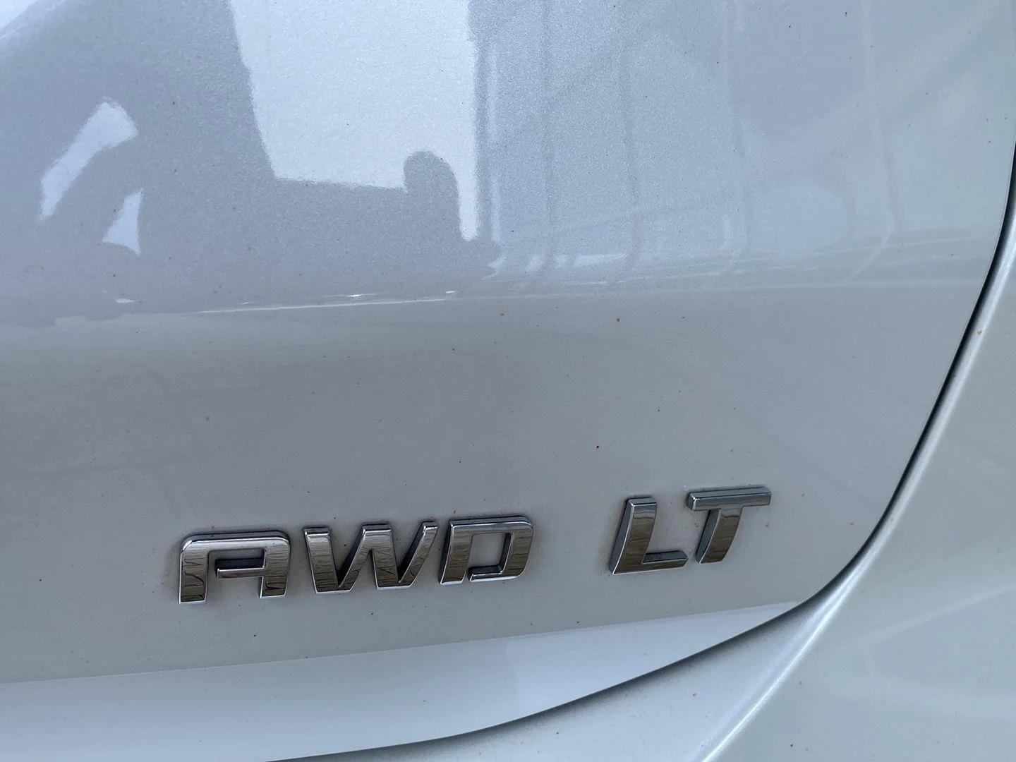 Used 2022 Iridescent Pearl Tricoat Chevrolet LT image 9