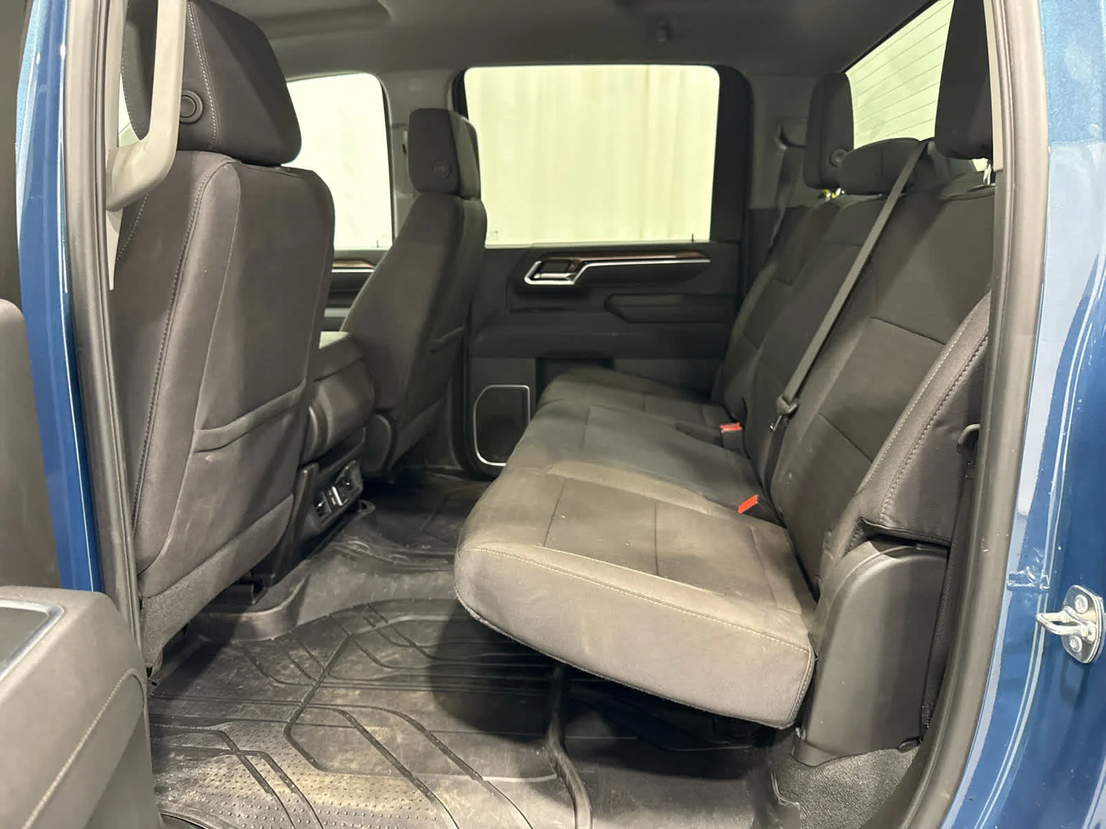 Used 2026 Lakeshore Blue Metallic Chevrolet LT image 12