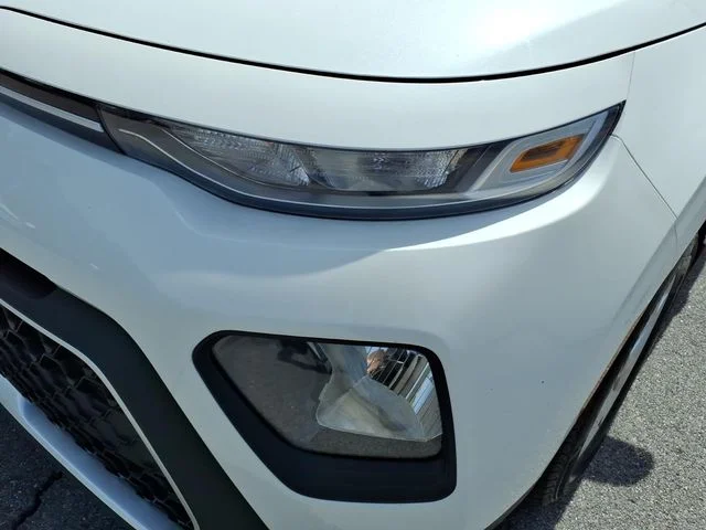 Used 2022 White Kia LX image 14