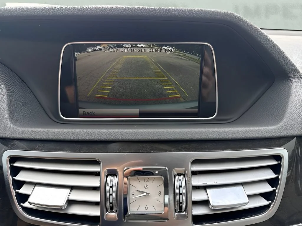 Used 2014  Mercedes-Benz E 250 BlueTEC® Luxury image 23