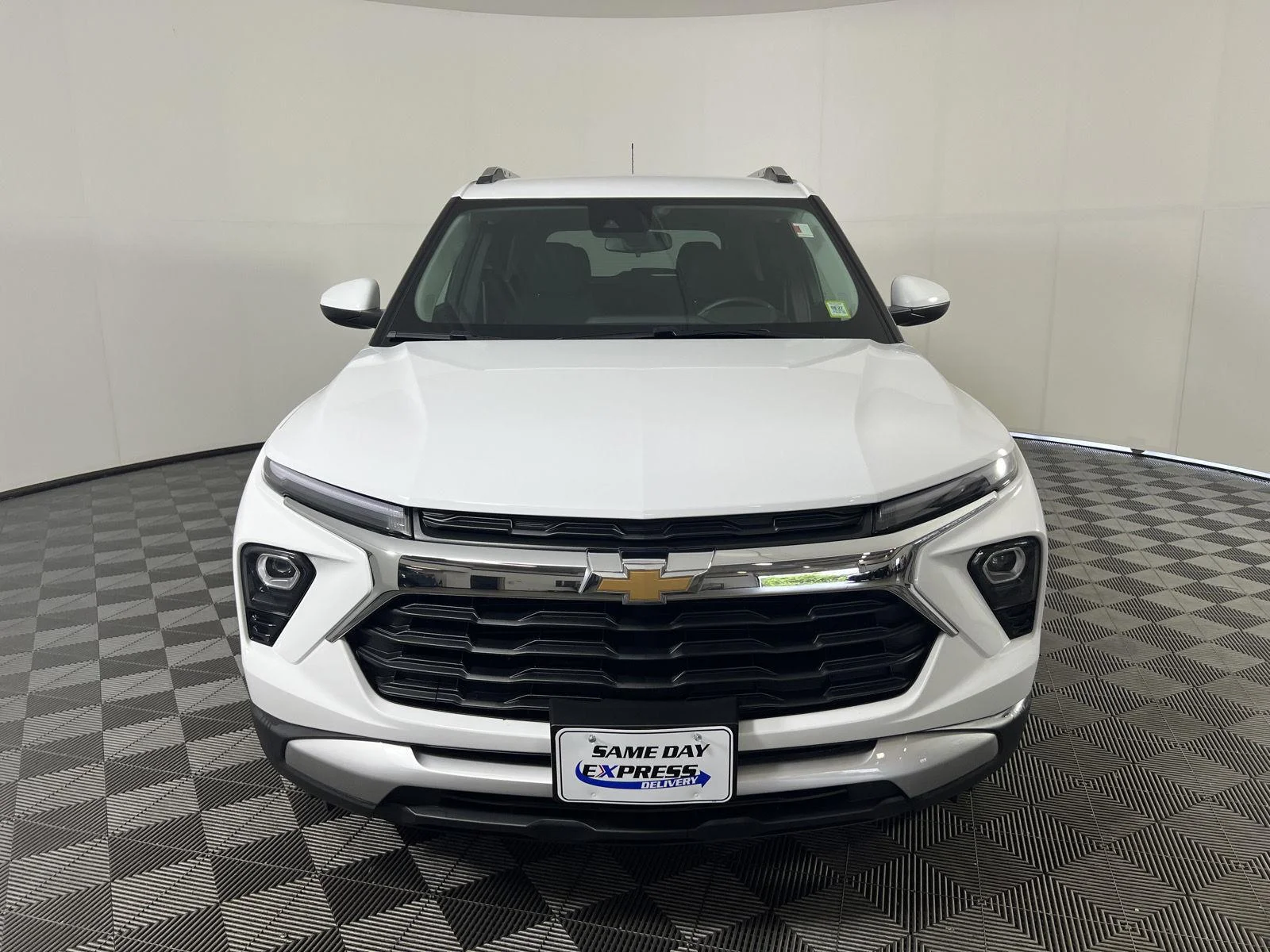Used 2024 Summit White Chevrolet LT image 27