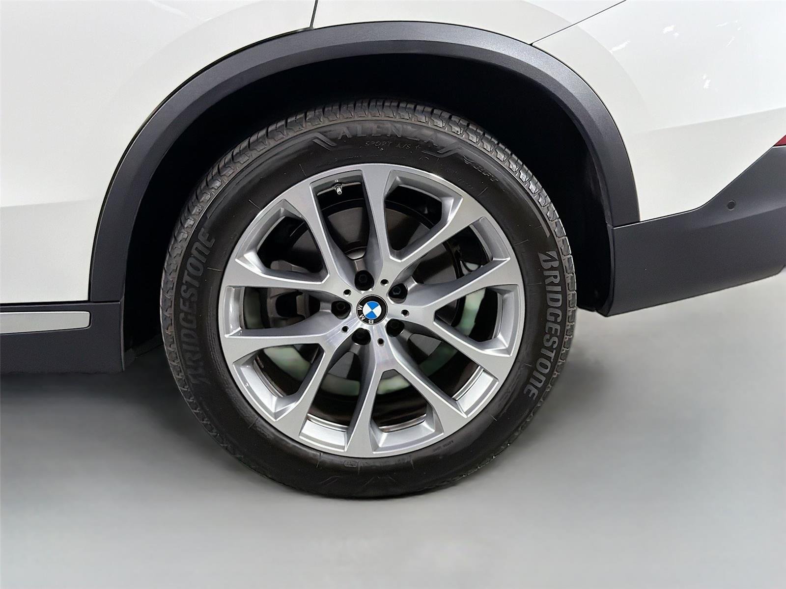 Certified Used 2024 Mineral White Metallic BMW xDrive40i image 28