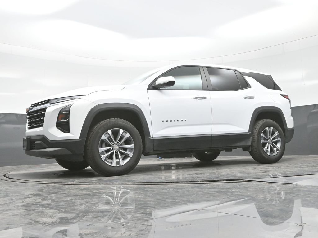 Used 2025 White Chevrolet LT image 28
