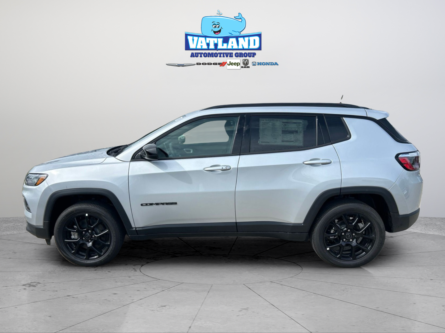 New 2026 Silver Zynith Metallic Clearcoat Jeep Latitude image 2