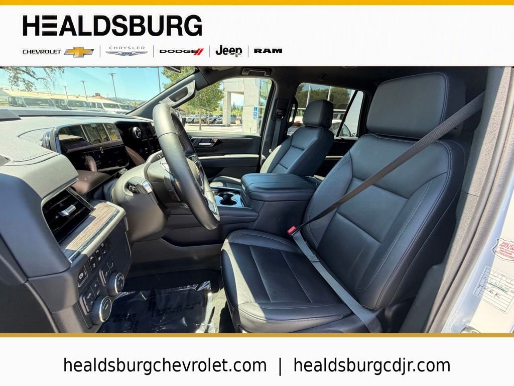 Used 2025 White Chevrolet LT image 9