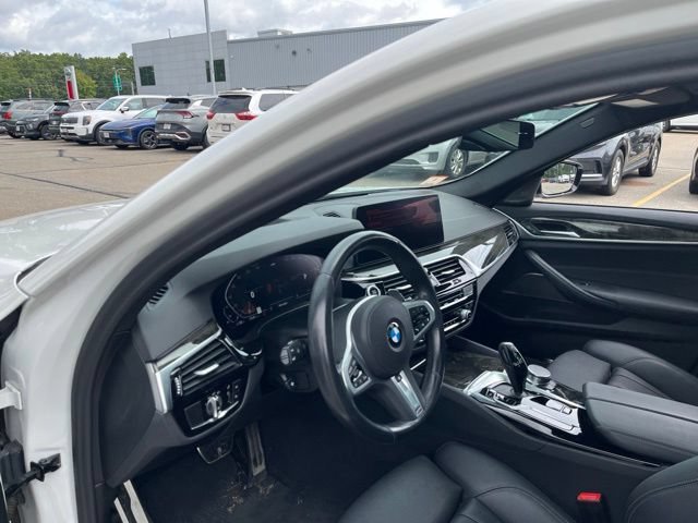 Used 2023 Alpine White BMW 540i xDrive image 11