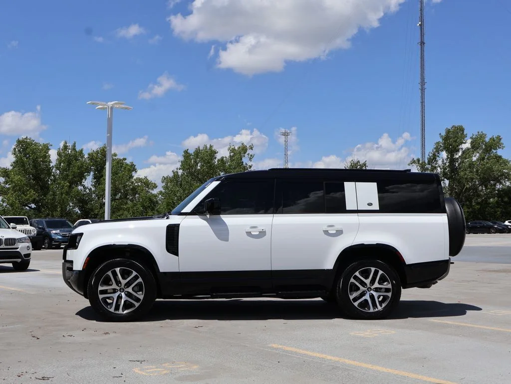 Certified Used 2024 Fuji White Land Rover X-Dynamic SE image 4