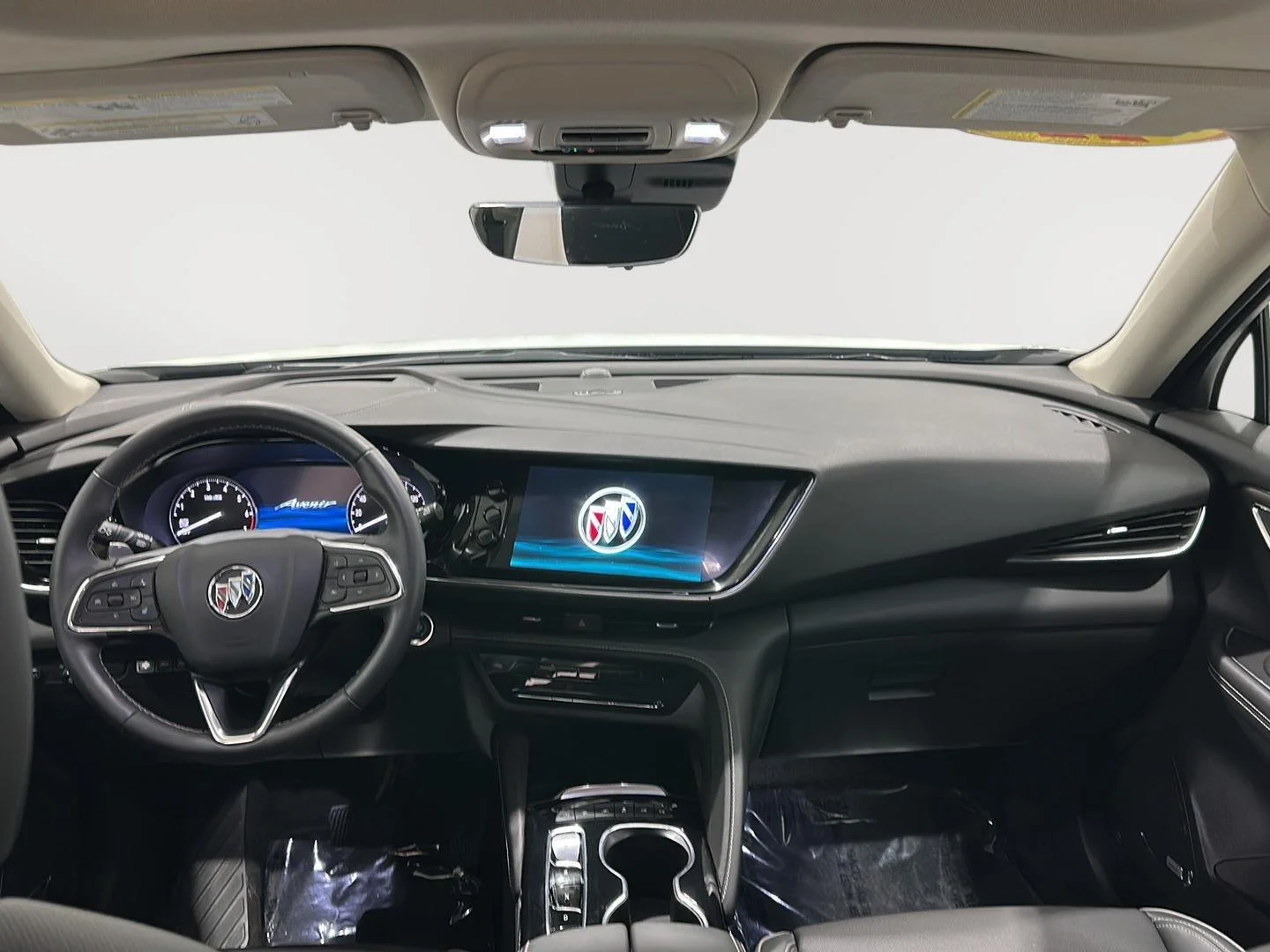 Used 2022 SUMMIT WHITE Buick Avenir image 22
