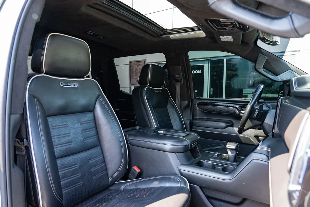 Used 2022 White GMC AT4X image 30