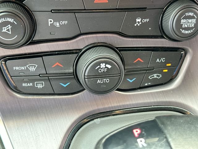 Used 2016 Black Dodge SXT image 16