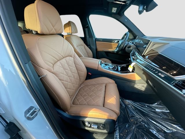 New 2026 White BMW xDrive50e image 23