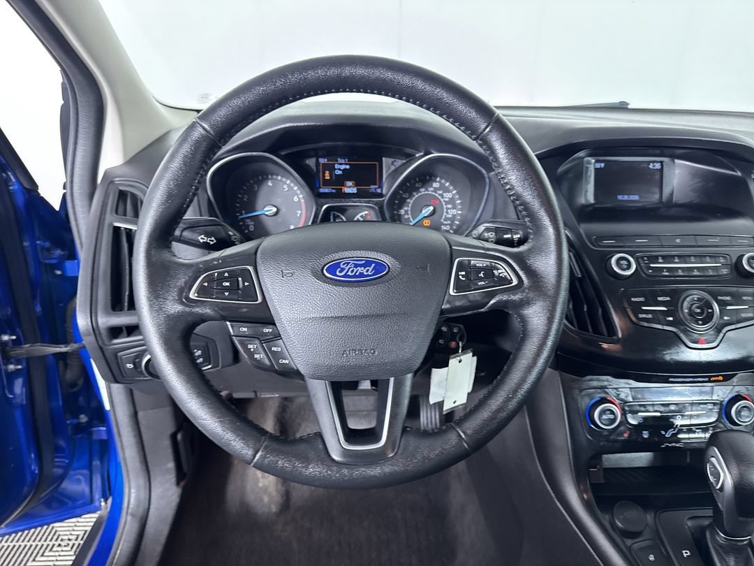 Used 2018 Blue Ford SE image 15