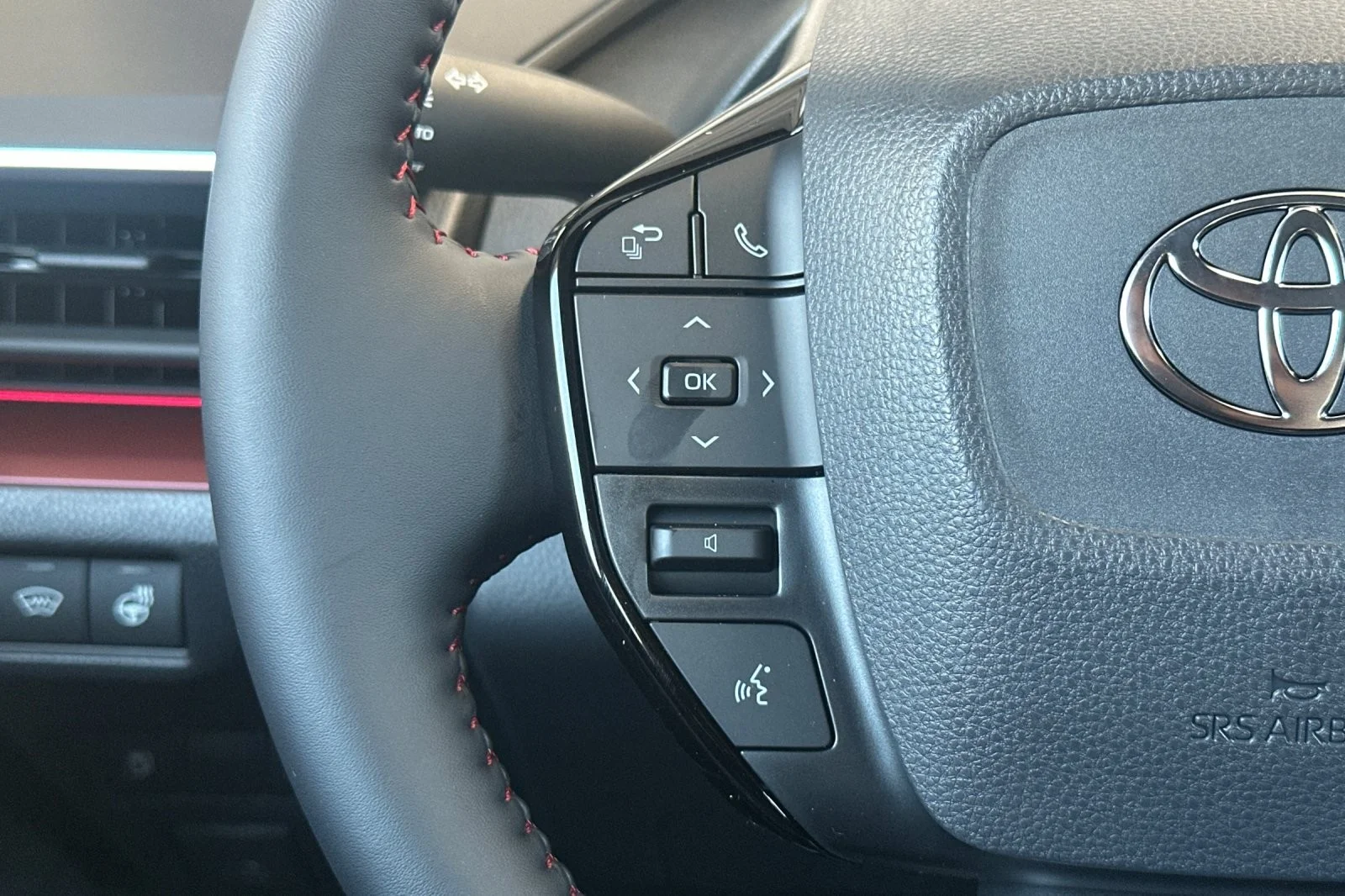 New 2027 Wind Chill Pearl <sup>1</sup> Toyota  XSE image 25